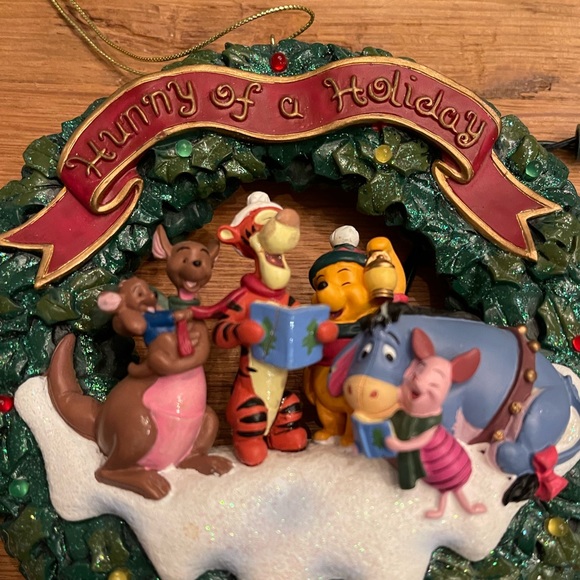 Hunny of a Holiday Decoration - Picture 3 of 6